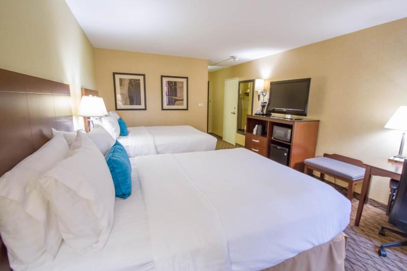 Standard Queen Room with Two Queen Beds image 1