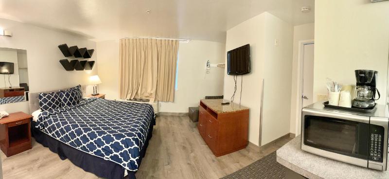 King Two-Bedroom Suite - Non-Smoking image 3