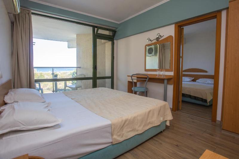 Family Room with Sea View image 1