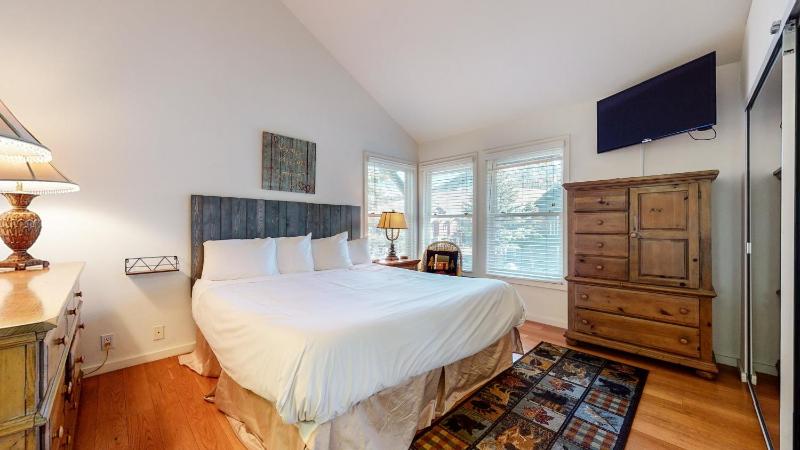 Snowcreek #840 condo - image 38