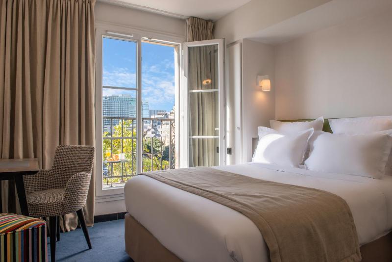 Classic Double Room image 3