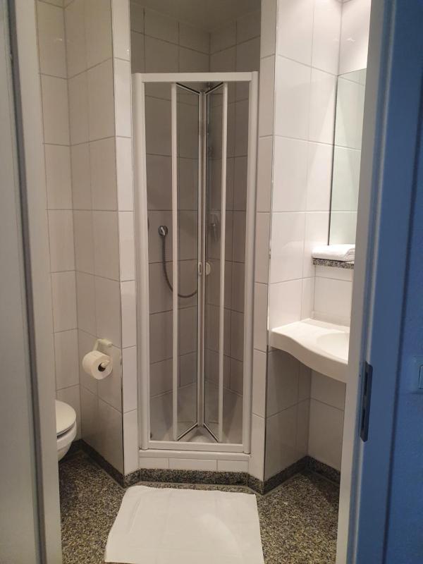 Double or Twin Room image 4