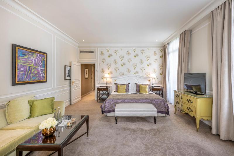 Junior Suite with City or Courtyard View image 1