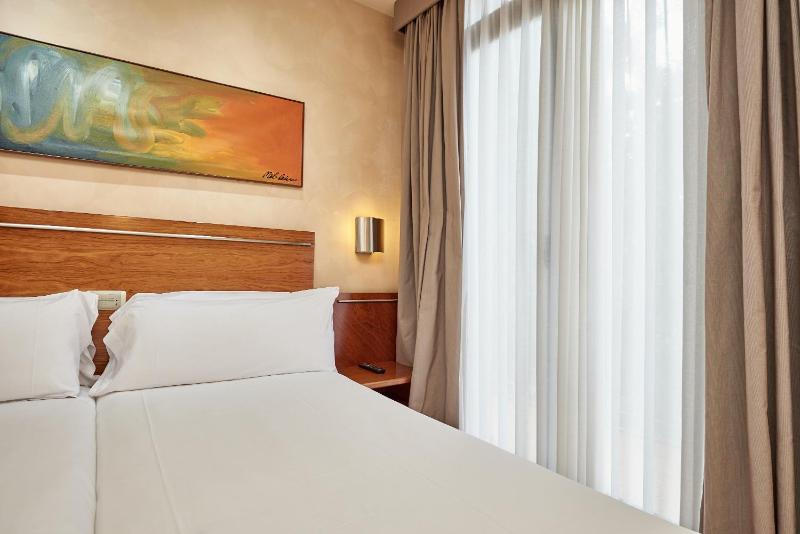 Triple Room (2 Adults + 1 Child) image 3
