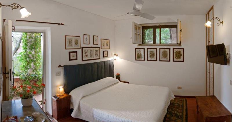 Double Room image 3