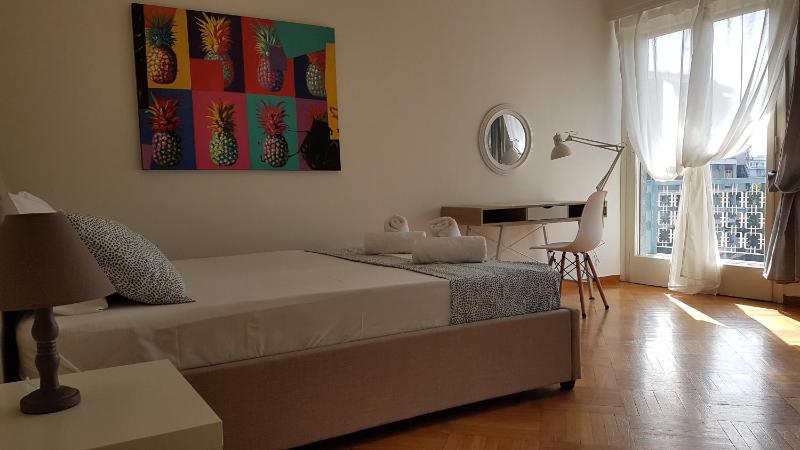 Orange Apartment - Athens Center 3 BD 1.5 BATH - image 1