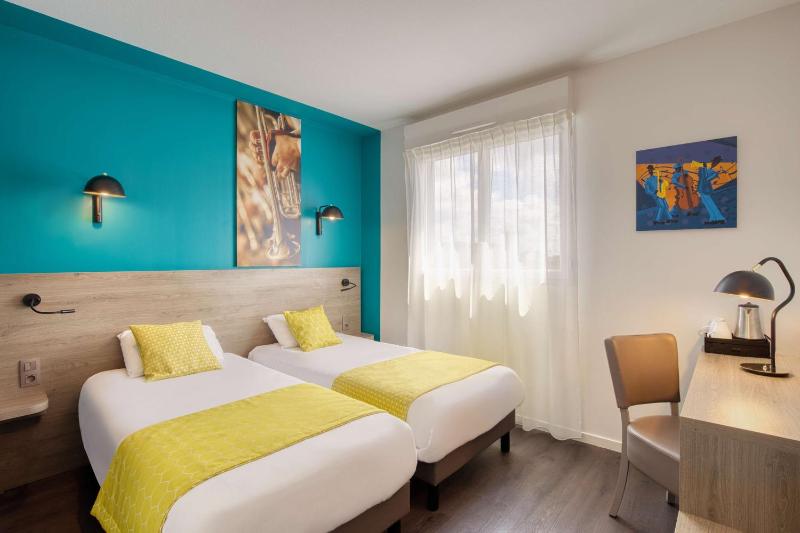Double Room with Two Single Beds - Non-Smoking image 1