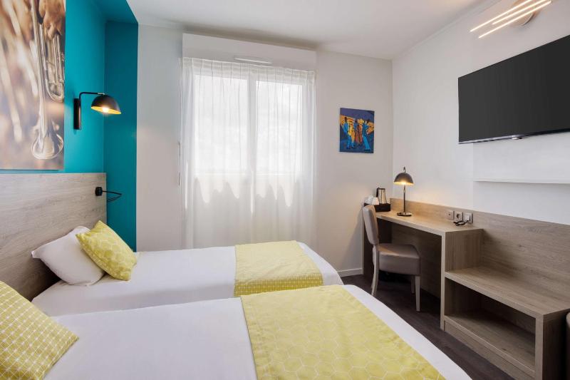 Double Room with Two Single Beds - Non-Smoking image 3