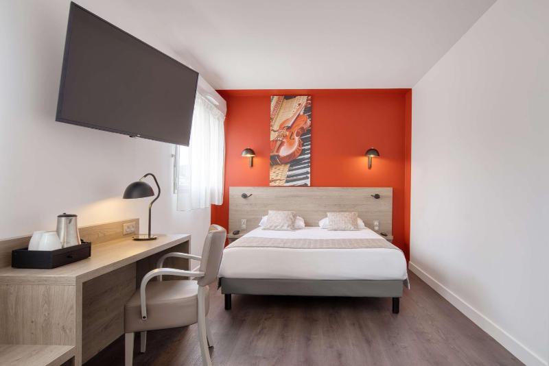 Executive Queen Room - Ground Floor image 2