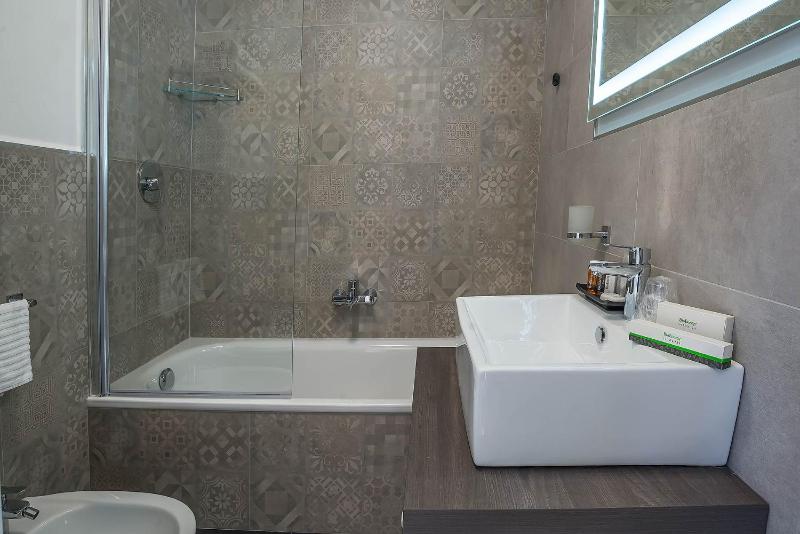 Junior Suite image 2