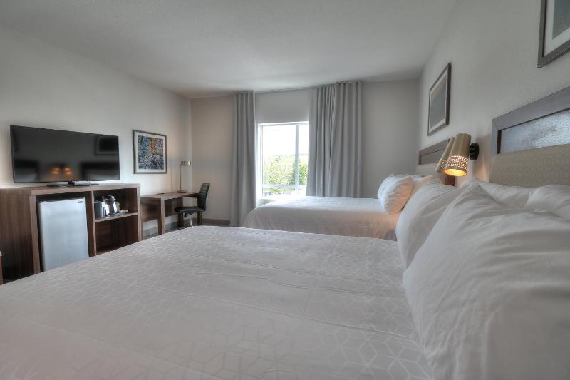 Standard Room with Two Queen Beds image 2