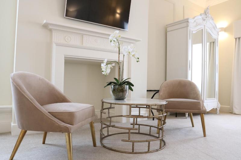 Deluxe Suite image 2