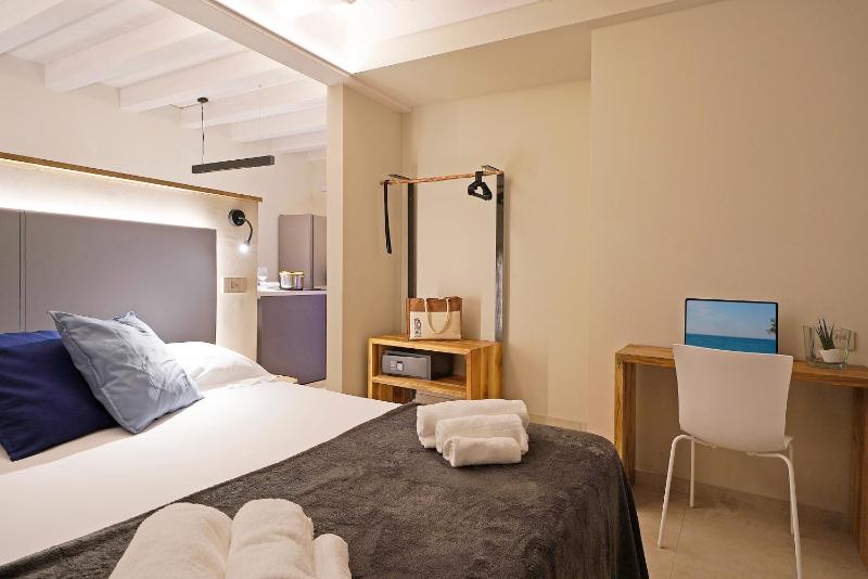 Apartment with Balcony and Partial Lake View image 2