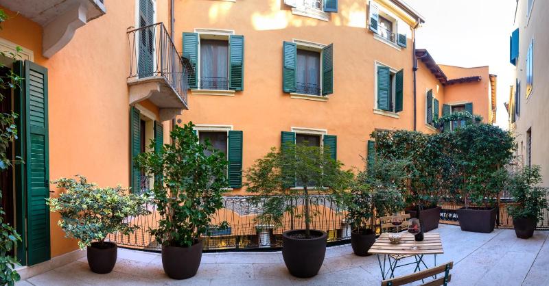 La terrazza in centro - image 12