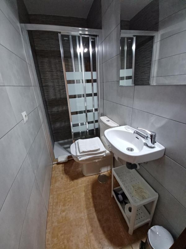 Small Double Room image 3