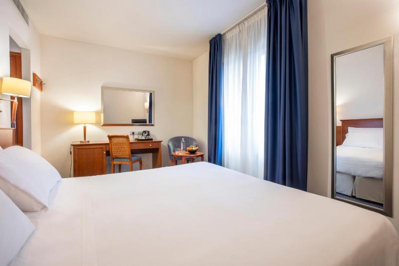 Two Connecting Double Rooms image 1
