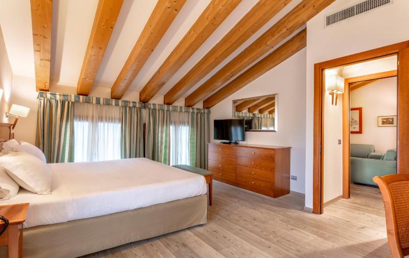 Junior Suite with Sofa Bed image 1