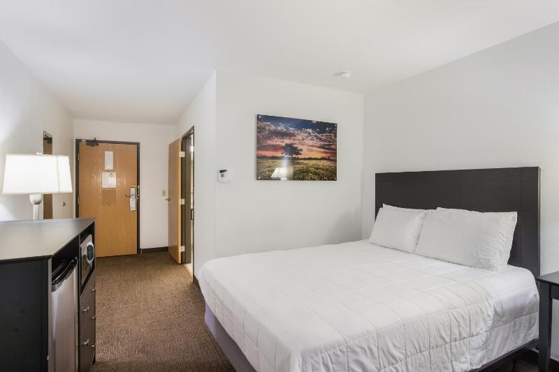 1 Queen Bed Accessible Non-Smoking image 2