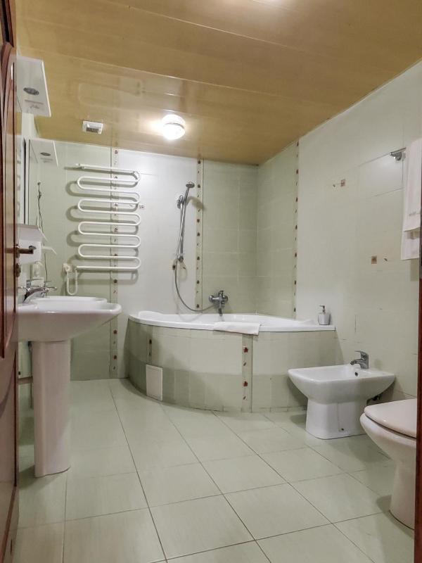 Deluxe Double Room with Bath image 1