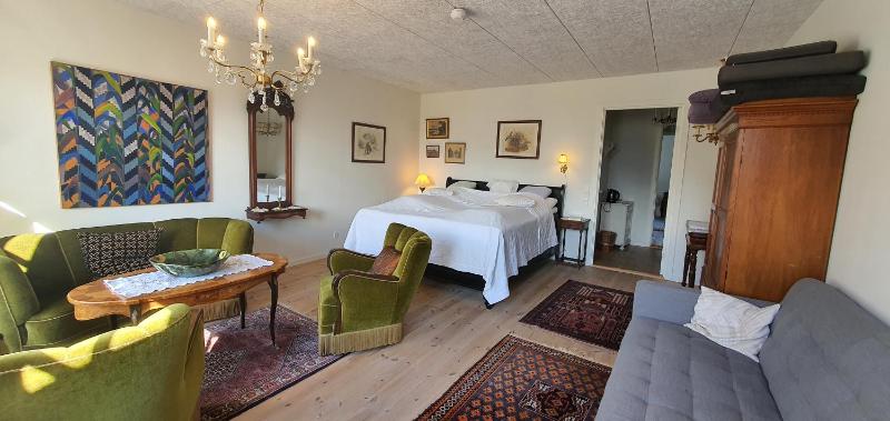 King Suite with Sea View image 1