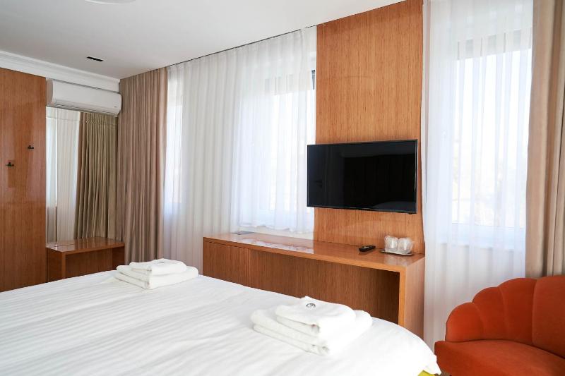 Hotel Glory - image 33