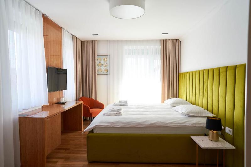 Hotel Glory - image 38