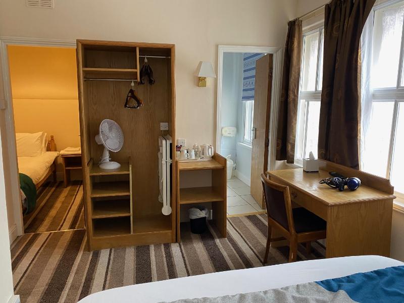 Standard Triple Room image 3