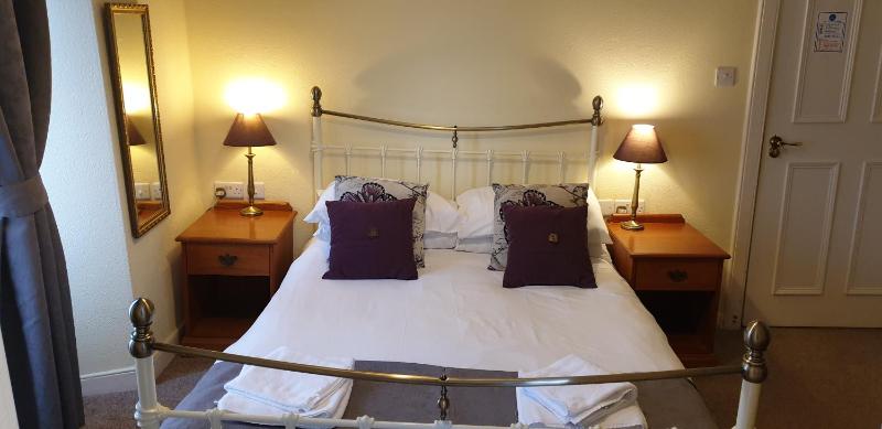 Double Room with Private Bathroom image 1