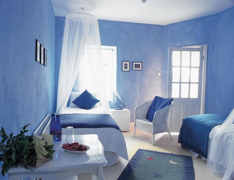 Twin Room image 4