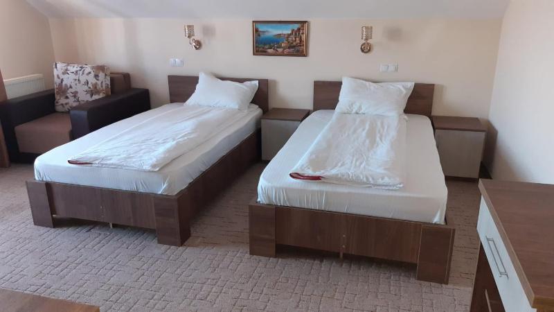 Eight-Bedroom House image 2
