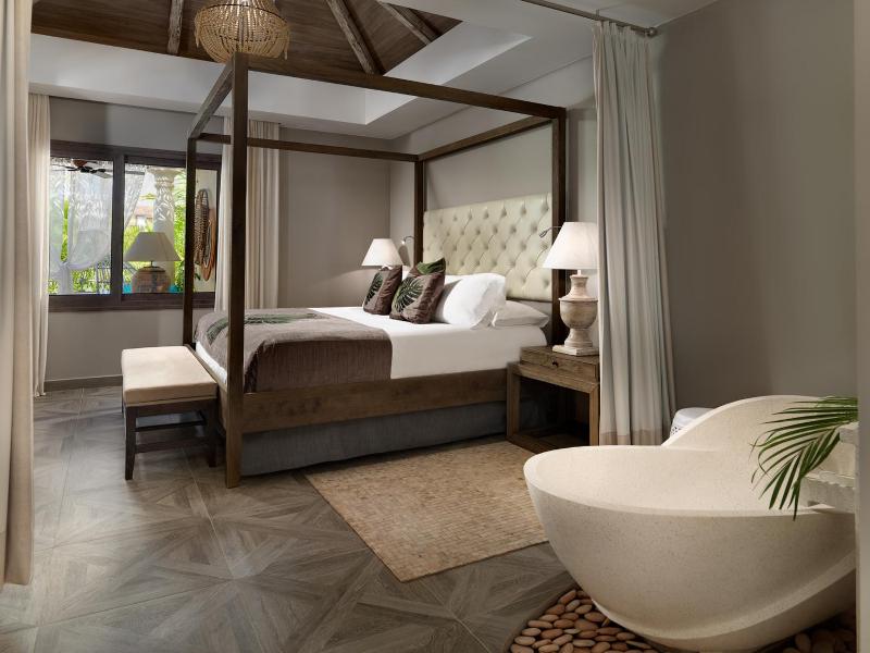 One-Bedroom River Villa (private pool - swim up to the river)      image 3