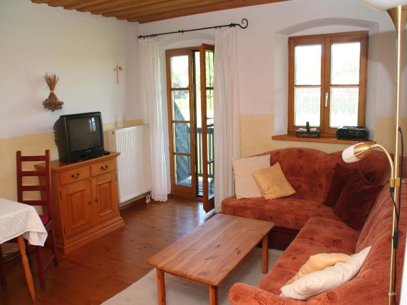 One-Bedroom Apartment image 4