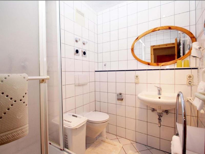 One-Bedroom Apartment image 2