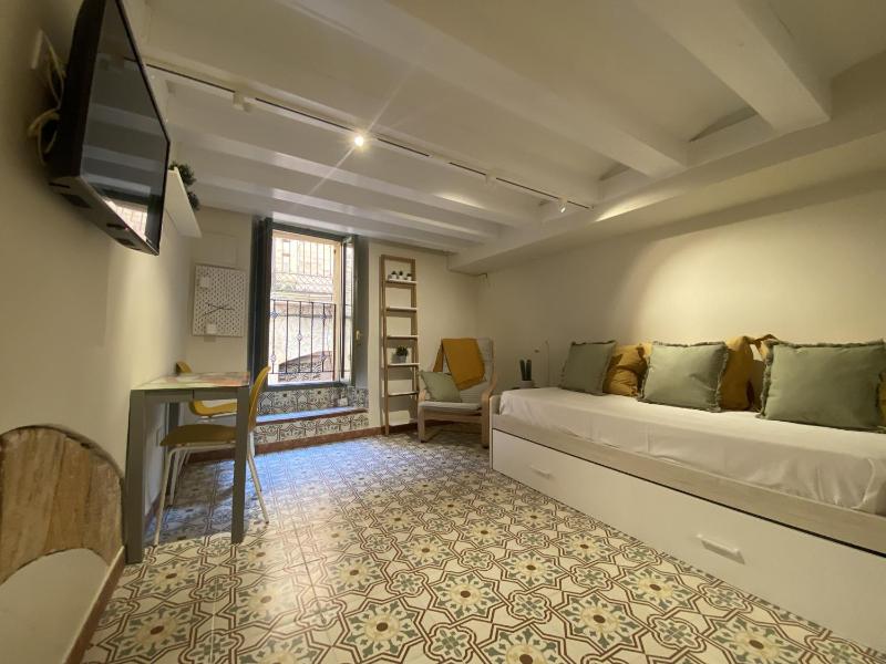 TarracoHomes TH143 Studio Old Town - image 1