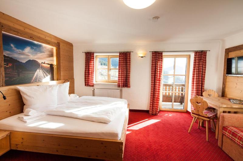 Large Double Room image 3