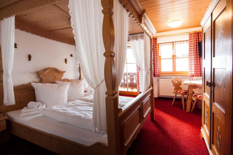 Double Room with Balcony image 1