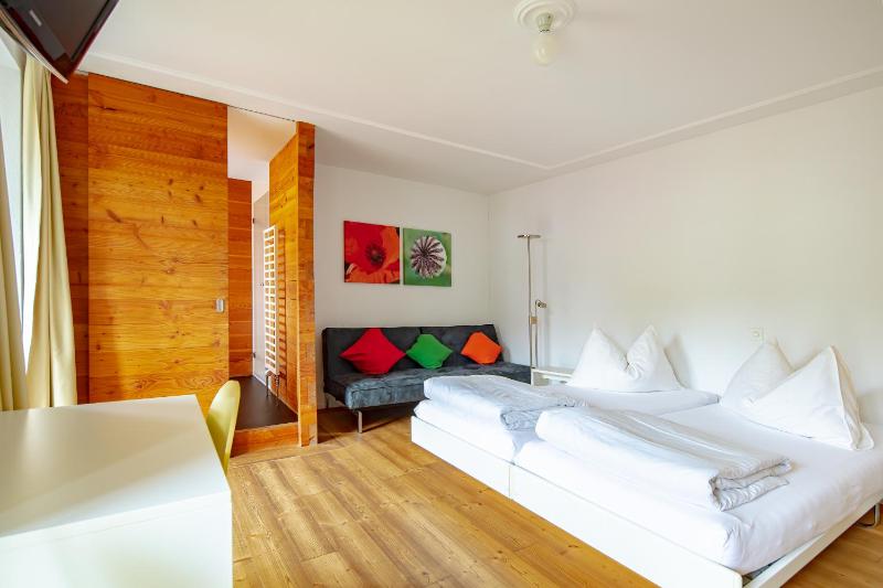 Triple Room with Balcony image 4