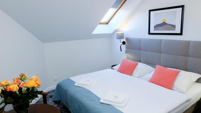 Double Room image 3