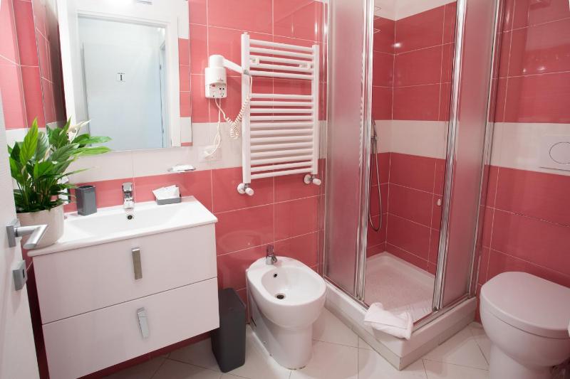 Deluxe Family Room image 3