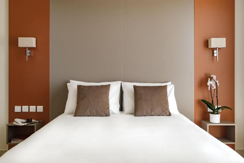 Superior Double or Twin - High Floor image 1