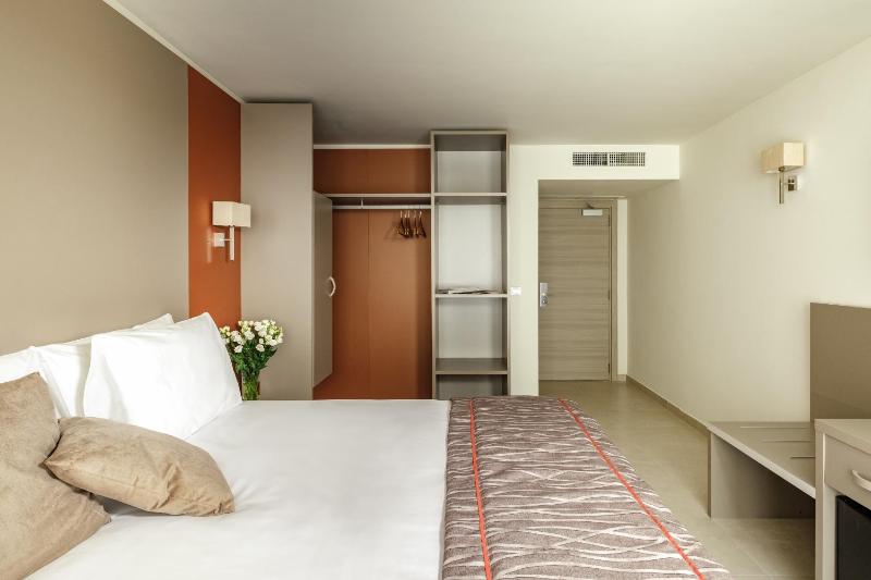 Standard Double or Twin Room image 1
