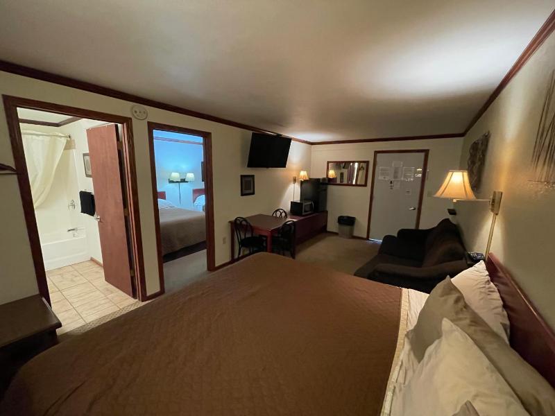 Deluxe Suite image 4