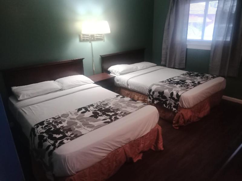 Double Room image 1