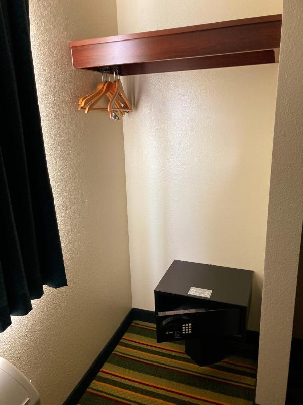 Queen Room - Mobility Access/Non-Smoking image 2
