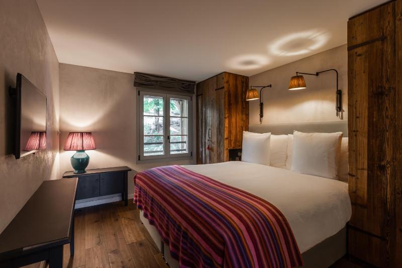 Deluxe Double Room image 1