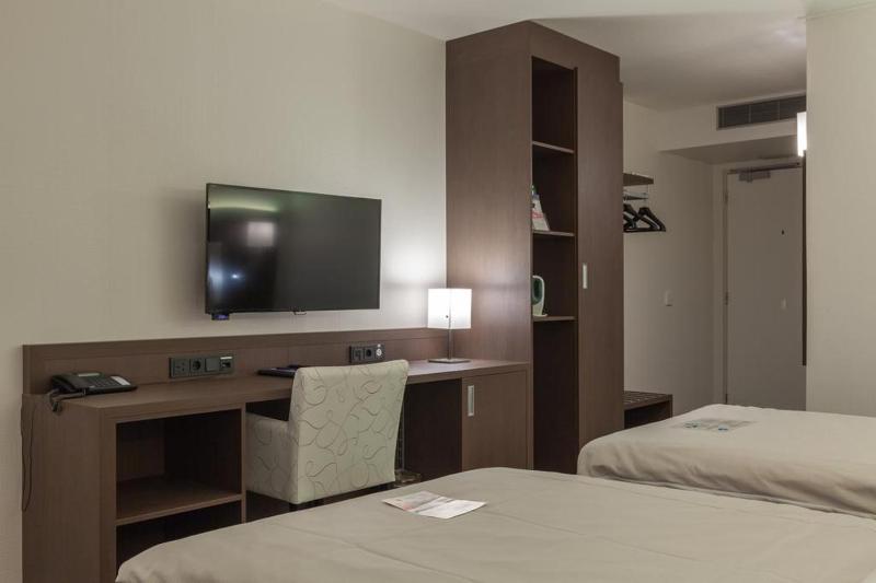 Standard Twin Room image 3