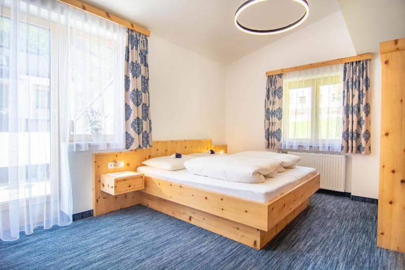 Double or Twin Room with Terrace image 2