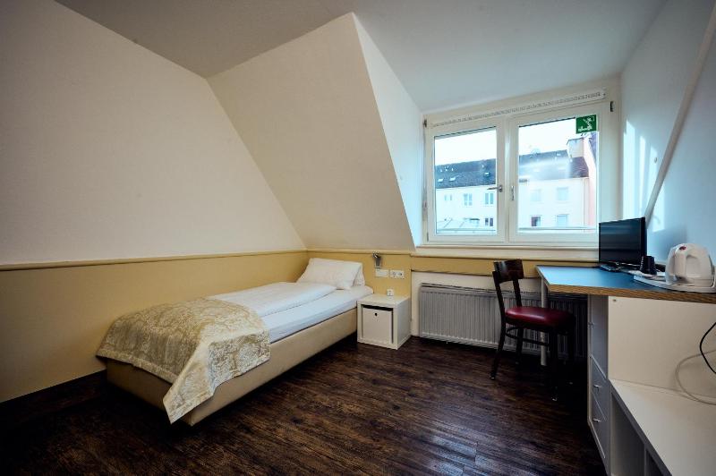 Single Room image 3