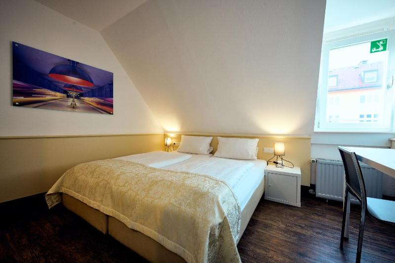 Double Room image 3