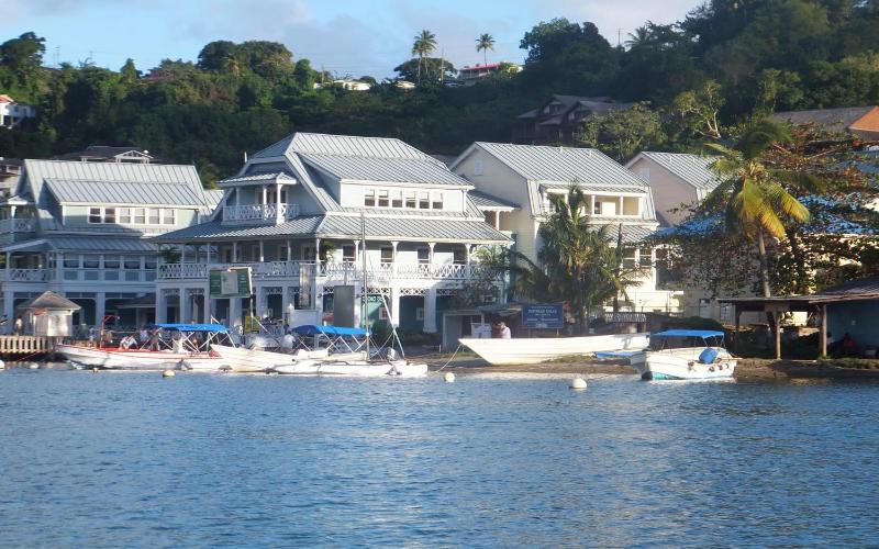 Superb Split Level Waterside Apt Marigot Bay St Lucia WI - image 1